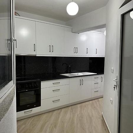 Real Luxury Apartments Sarandë Esterno foto